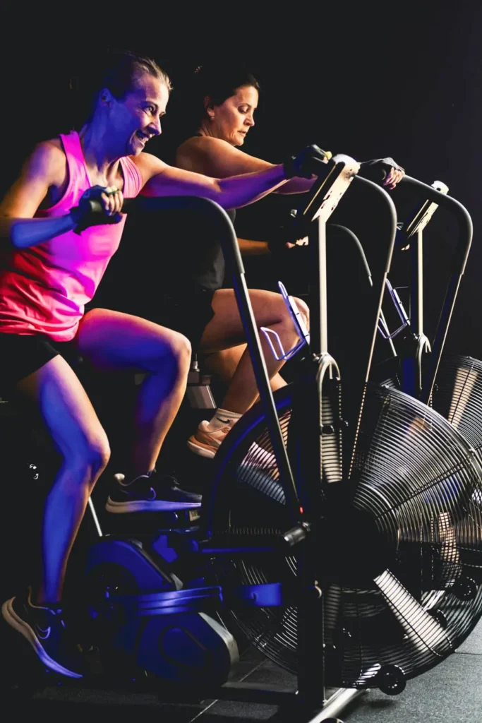 imagen dos mujeres entrenando cardio del Centro Nexxus