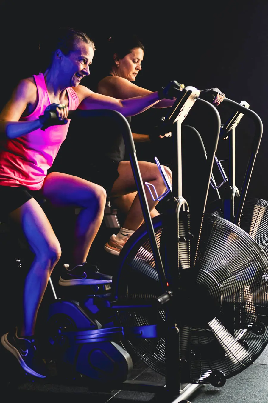 imagen dos mujeres entrenando cardio del Centro Nexxus
